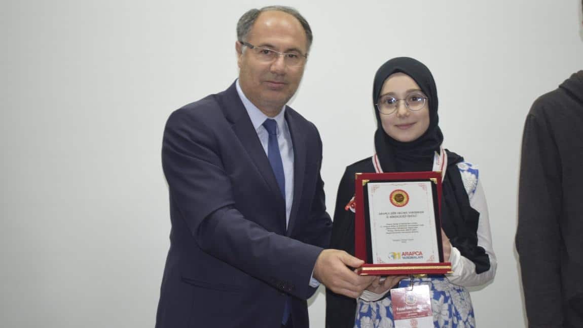 Öğrencimiz Fatma Reyyan ÖZCAN 11. Uluslararası Arapça Şiir Okuma Yarışması  ortaokul kategorisinde İl Birincisi